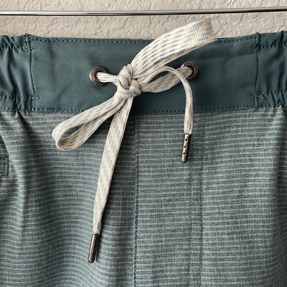 Vuori Banks short 7” - Picture 6 of 9